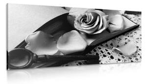 Obraz černobílé vintage zátiší s klíčkem - 100x50 cm