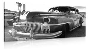 Obraz auto na vrakovišti v černobílém provedení - 100x50 cm
