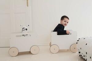 Dřevěný vozík na hračky OOH NOO - bílý