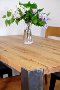 Jídelní stůl Orel velikost stolu (D x Š): 120 x 75 (cm), Typ a sukovitost dřeva: Dub sukovitý/rustikální (0 Kč), Barva kovových nohou: Černá mat - RAL 9005 (0 Kč)