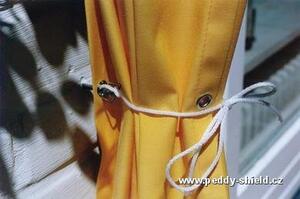 Peddy Shield Sada napínací techniky se šikmou sluneční plachtou – barva pruhů žluto-bílá