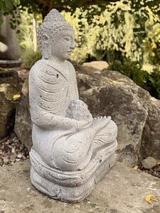 Buddha z říčního kamene s lotosovým pupenem – 60 cm