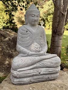 Buddha z říčního kamene s lotosovým pupenem – 60 cm