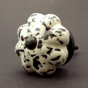 Keramická úchytka-Krémový květ s patinou Barva kovu: stříbrná