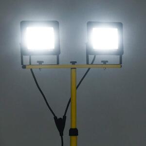 LED reflektor se stojanem 2 x 100 W studené bílé světlo