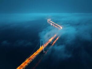 Umělecká fotografie A cross-sea bridge in the fog at night, shunli zhao, (40 x 30 cm)