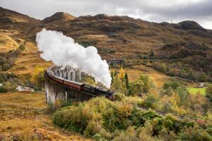 Umělecká fotografie The Jacobite Steam train Crossing the, Paul C Stokes, (40 x 26.7 cm)