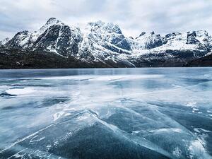 Umělecká fotografie Frozen water and mountain range on background, Johner Images, (40 x 30 cm)