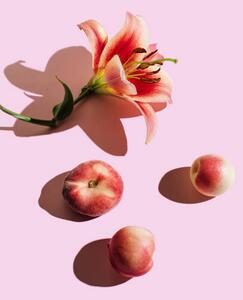 Umělecká fotografie Lily flower and peaches on pink, Tanja Ivanova, (26.7 x 40 cm)