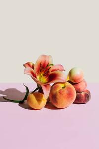 Umělecká fotografie Lily flower and peaches on beige, Tanja Ivanova, (26.7 x 40 cm)