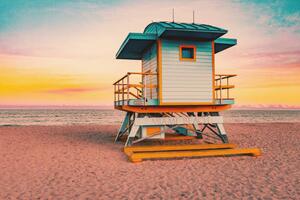 Umělecká fotografie Colorful Miami Beach lifeguard tower with, Artur Debat, (40 x 26.7 cm)