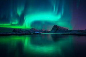 Umělecká fotografie Northern Lights over the Lofoten Islands in Norway, Photos by Tai GinDa, (40 x 26.7 cm)