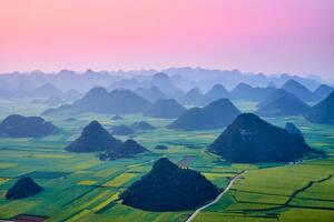 Fotografie China, Yunnan, Luoping, Fields of rapeseed, Tuul & Bruno Morandi, (40 x 26.7 cm)