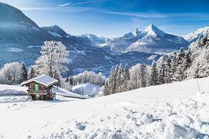 Umělecká fotografie Winter wonderland with mountain chalet in the Alps, bluejayphoto, (40 x 26.7 cm)