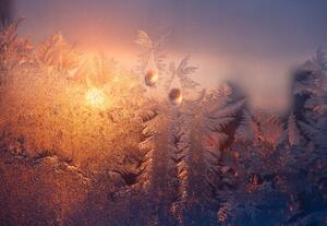 Umělecká fotografie Frosty window with drops and ice pattern at sunset, Sergiy Trofimov Photography, (40 x 26.7 cm)