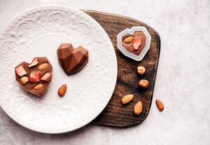 Umělecká fotografie Home made milk chocolate for valentine's, Evgeniia Siiankovskaia, (40 x 26.7 cm)