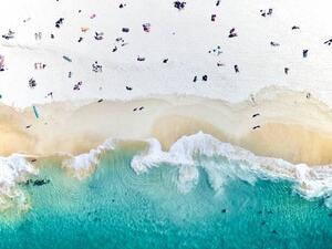Umělecká fotografie An aerial beach shot of people, Felix Cesare, (40 x 30 cm)