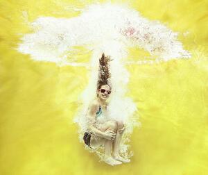 Fotografie Girl jumping into water on yellow background, Stanislaw Pytel, (40 x 35 cm)