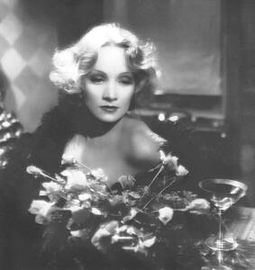 Umělecká fotografie Shanghai Express by Josef von Sternberg with Marlene Dietrich, 1932, (40 x 40 cm)