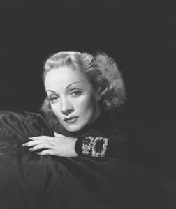 Umělecká fotografie 17Th December 1943: German-Born Actress Marlene Dietrich Wearing A Jewel-Encrusted Bracelet., (35 x 40 cm)