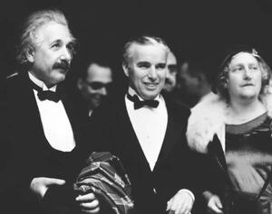 Umělecká fotografie Albert Einstein and his wife Elsa with Charlie Chaplin, Unknown photographer,, (40 x 30 cm)