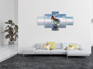 Obraz motýla na skleněné kouli (125x70 cm)