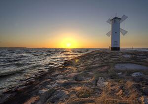 Fototapeta - Větrný mlýn, moře a slunce (152,5x104 cm)