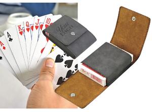 Balíček 54 kusů hracích karet umístěný v praktickém zapínacím koženkovém pouzdře F16.3869.92