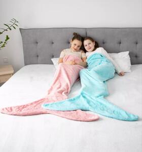 Dětská deka pro malé víly ve tvaru rybího ocasu. Pro všechny malé slečny, které touží být mořskou pannou a přitom zůstat v suchu, máme hebkou, měkkou deku. Barva deky je růžová