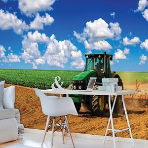 Fototapeta - Zelený traktor na hřišti (152,5x104 cm)
