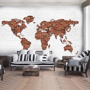 Fototapeta - Mapa světa na cihlové zdi (152,5x104 cm)