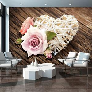 Fototapeta - Srdce a růže na dřevěných prken (254x184 cm)