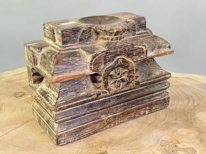 Svícen z historického indického dřeva s řezbou 23 cm