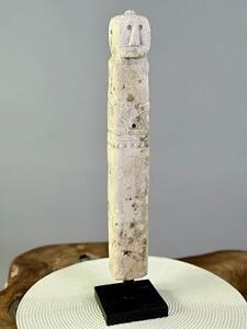 Kamenná figurka z Timoru – surová etnická socha 46 cm