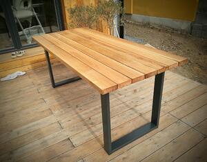 KULHÁNEK Zahradní stůl - kombinace dřeva a oceli Odstín nátěru: olej - teak, Velikost desky: 150x80 cm, Odstín podnože: černá s jemnou strukturou - JS RAL 9005