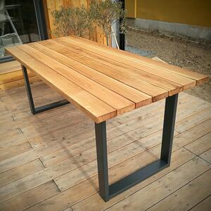 KULHÁNEK nábytek Zahradní stůl - kombinace dřeva a oceli Odstín nátěru: lazura - ořech, Velikost desky: 150x80 cm, Odstín podnože: černá s jemnou strukturou - JS RAL 9005
