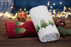 Bavlněný vánoční ručník bílý s jedlemi Šířka: 70 cm | Délka: 140 cm