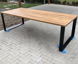KULHÁNEK nábytek Zahradní stůl s nohami z ploché oceli XXL Odstín nátěru: lazura - teak, Velikost desky: individuální, Odstín podnože: černá s jemnou strukturou - JS RAL 9005