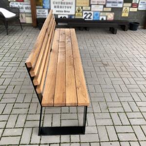 KULHÁNEK Designová zahradní lavice s nohami z ploché oceli - dlouhá Délka: 250 cm, Odstín nátěru: olej - ořech, Odstín podnože: černá s jemnou strukturou - JS RAL 9005