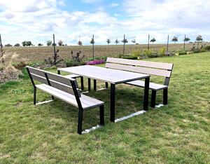 KULHÁNEK Zahradní sestava s nohami z ploché oceli - stůl, 2x lavice s opěradlem Délka: 150 cm, Odstín nátěru: olej - ořech, Odstín podnože: černá s jemnou strukturou - JS RAL 9005