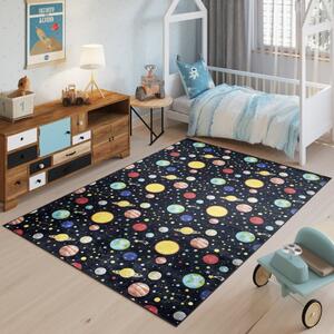 Dětský koberec s motivem planet a hvězd Šířka: 80 cm | Délka: 150 cm