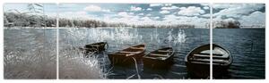 Obraz - Dřevěné loďky na jezeru (170x50 cm)