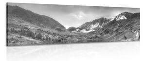 Obraz majestátní hory s jezerem v černobílém provedení - 150x50 cm