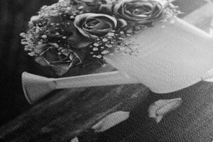 Obraz růže v konve v černobílém provedení
