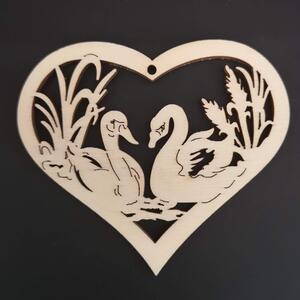 AMADEA Dřevěná ozdoba srdce s labutěmi 17 cm