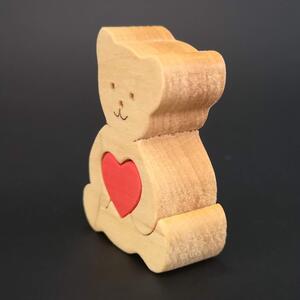 AMADEA Dřevěný medvěd se srdcem, masivní dřevo, 6x4,5x2 cm