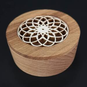 AMADEA Dřevěná krabička kulatá, masivní dřevo s vkladem z topolové překližky ve tvaru mandaly, 8x3 cm