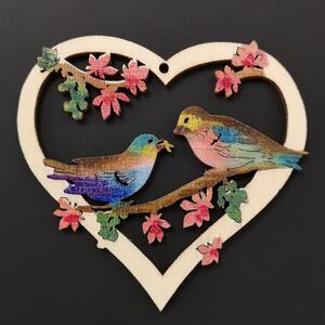 AMADEA Dřevěná ozdoba barevná srdce s ptáčky 7 cm