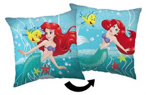 Licenční polštářek s motivem mořské víly Ariel. Na každé straně jiný vzor. Rozměr polštářku je 35x35 cm