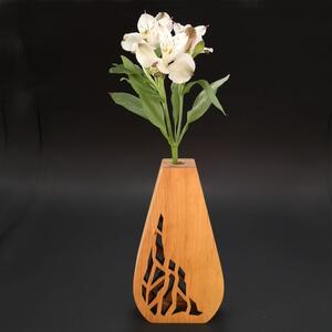 AMADEA Dřevěná váza ve tvaru oblého trojúhelníku s prořezaným motivem, masivní dřevo, výška 23 cm